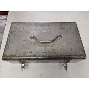 Vintage Metal Toolbox with metal divider sections 16x9x4.5"